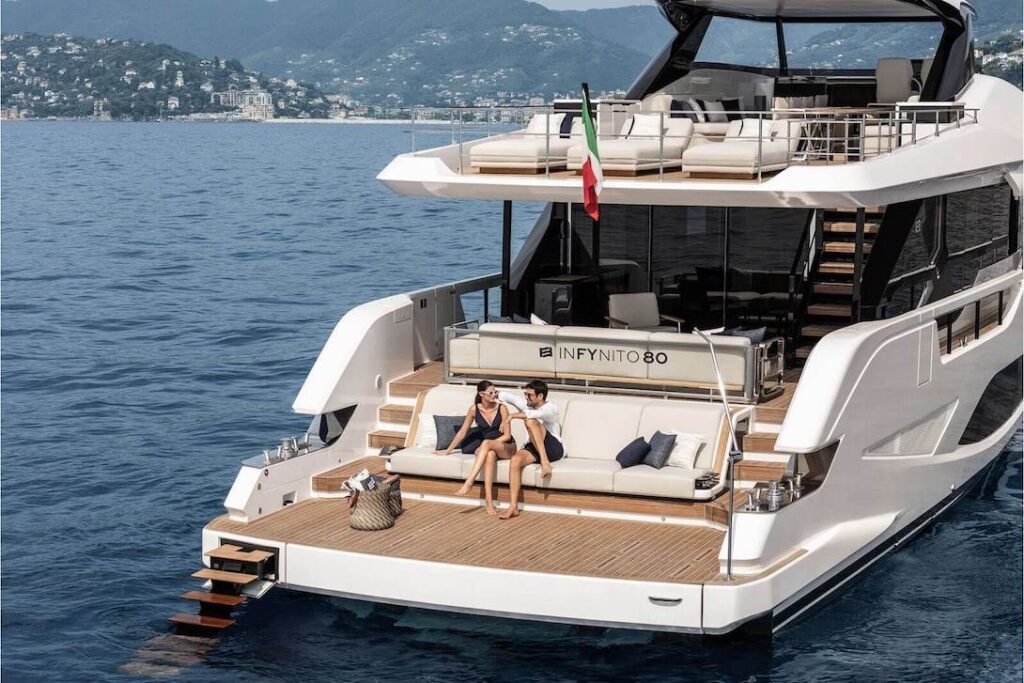 ferretti yachts infynito 80 exterior aft sunpad