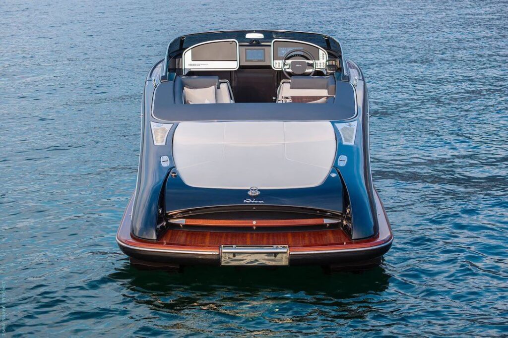 riva 27 iseo super tenggara marine back view