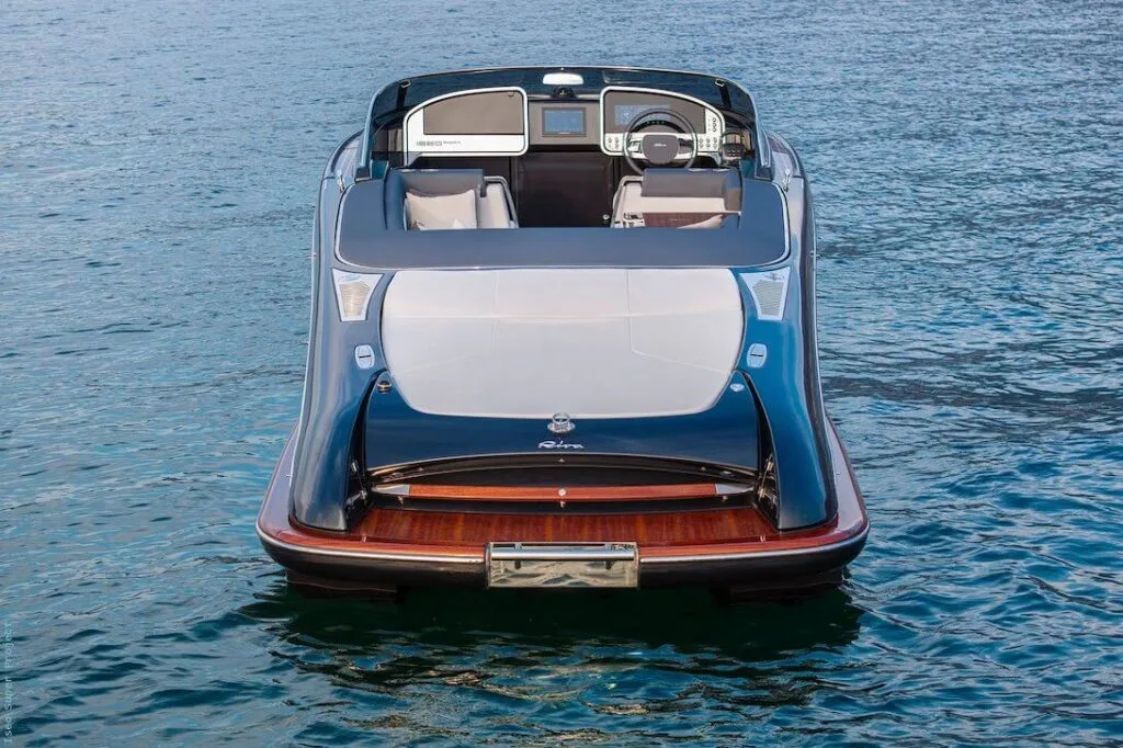 riva 27 iseo super tenggara marine back view